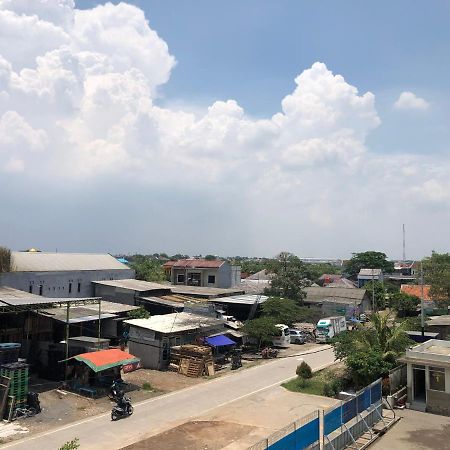 Bening Asri Guesthouse Tangerang Buitenkant foto