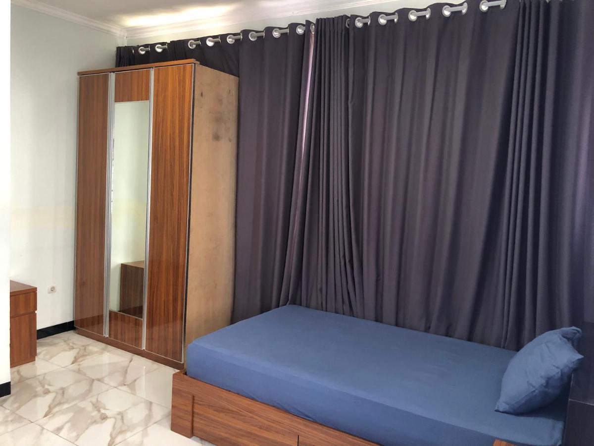 Bening Asri Guesthouse Tangerang Buitenkant foto